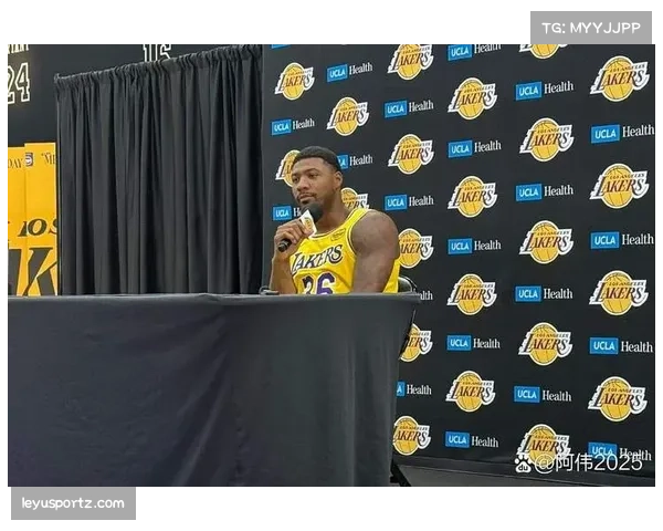 湖人斯玛特承担防守责任,但整体防守硬度仍需团队提升 湖人斯玛特承担防守责任,但整体防守硬度仍需团队提升